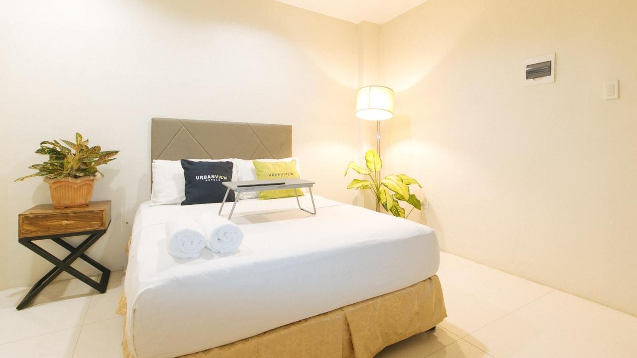 Urbanview At Lacson Street Bacolod City By Reddoorz Экстерьер фото