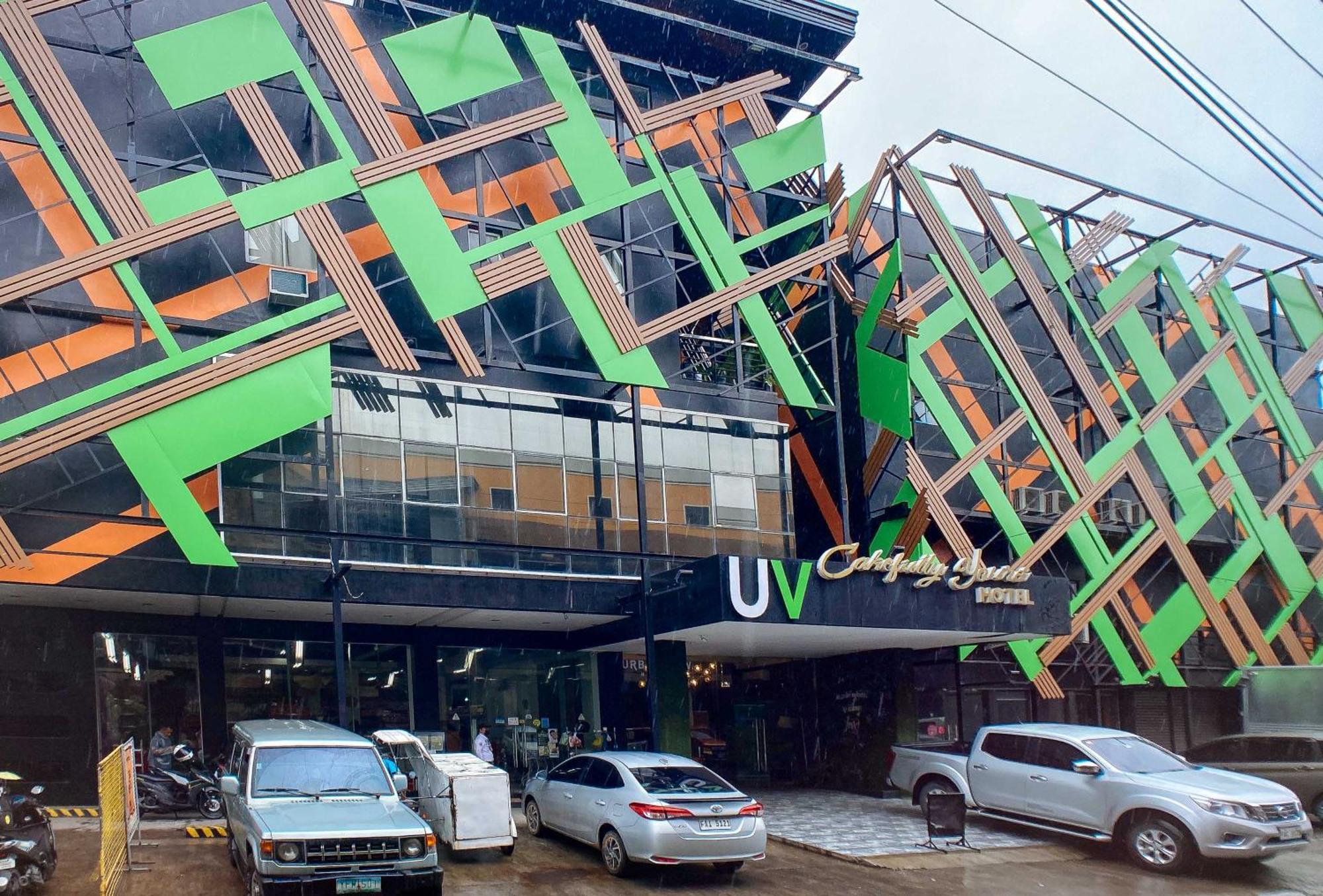 Urbanview At Lacson Street Bacolod City By Reddoorz Экстерьер фото